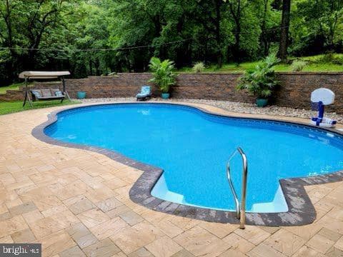 12031 Falls Road photo 51