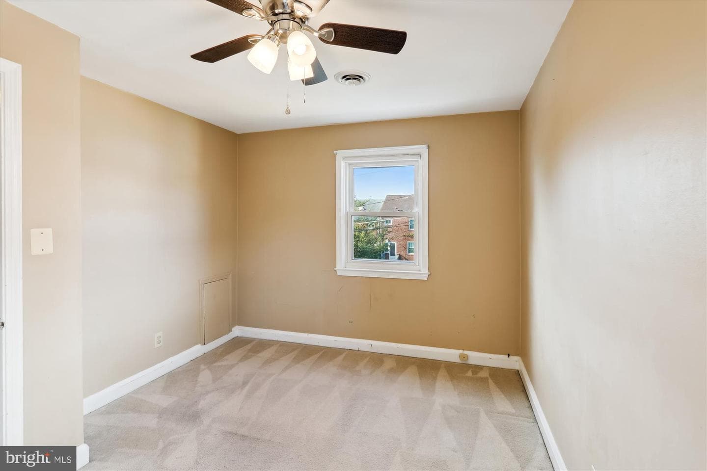 1075 Elm photo 23