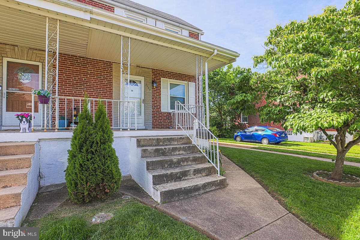 7129 Greenwood Avenue photo 2
