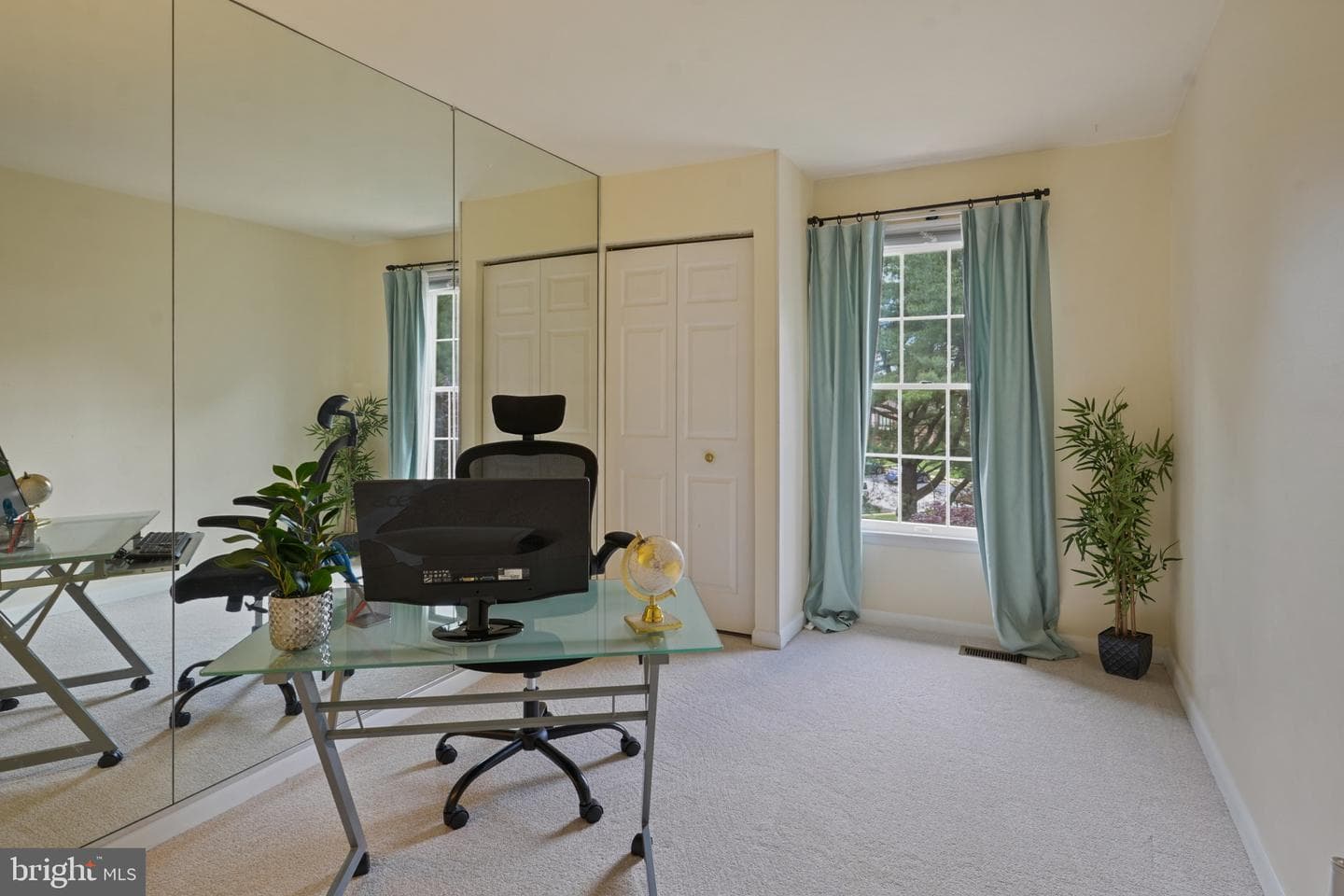 15 Dickens Sq photo 22