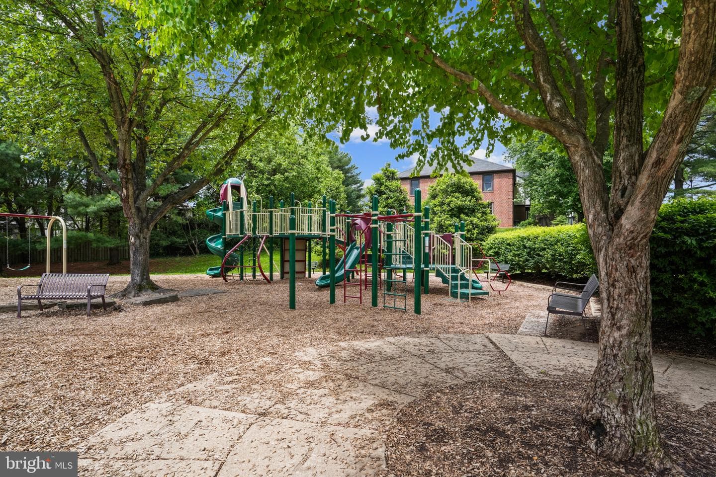 15 Dickens Sq photo 35