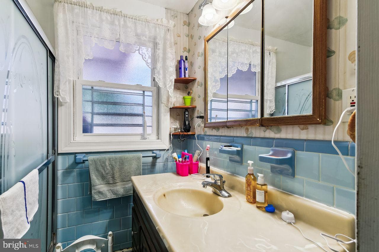 1103 Vernon Avenue photo 12