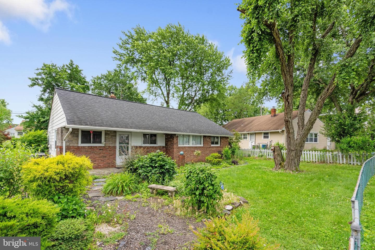 2000 Longview Court photo 4