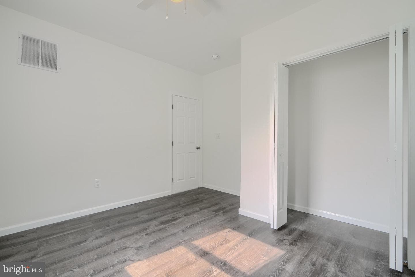 799 Platinum Avenue photo 34