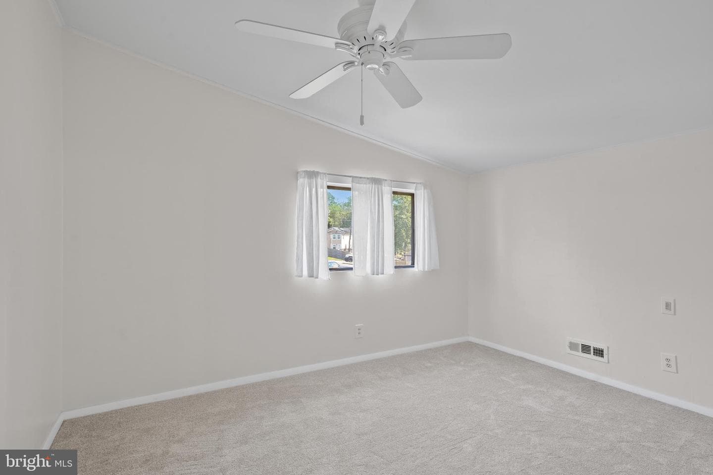 8412 Winands Road photo 12