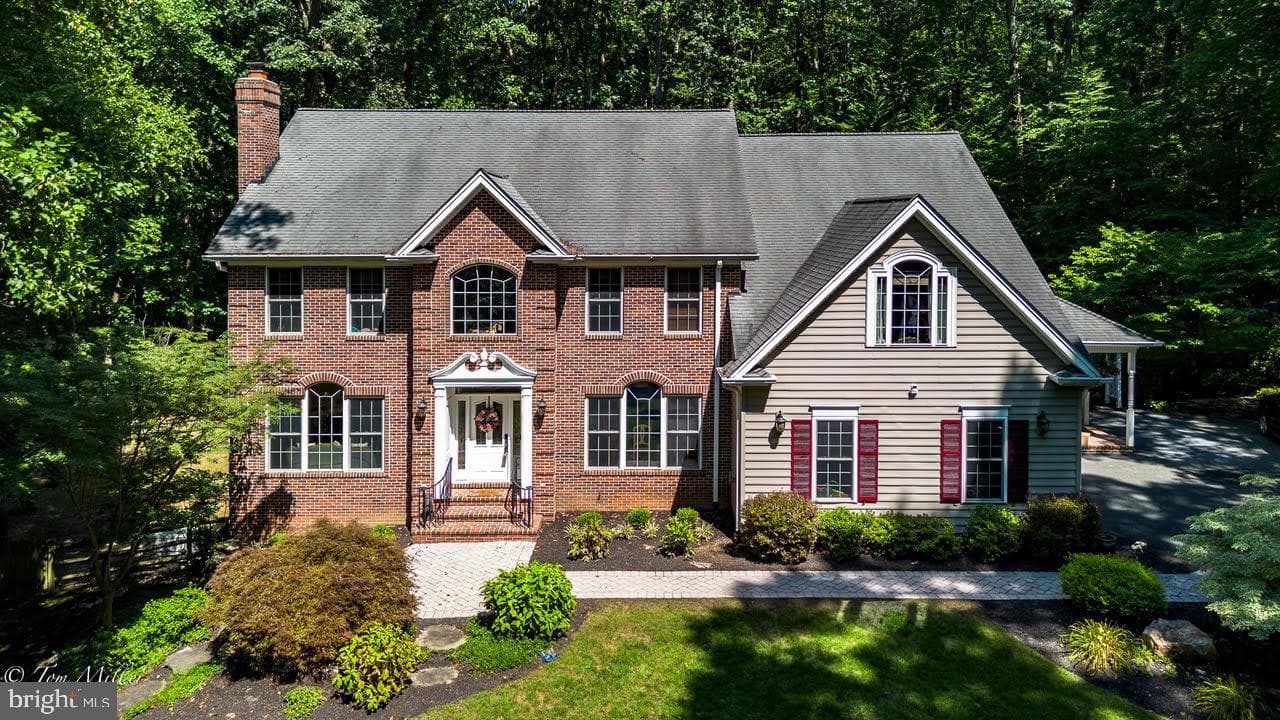 2324 Blue Mount Road photo 3