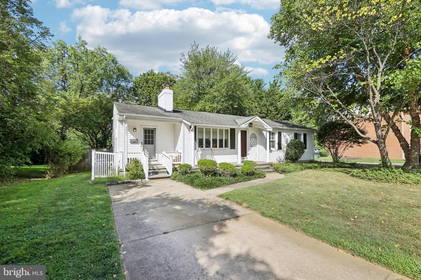 2401 Chetwood Circle photo 2