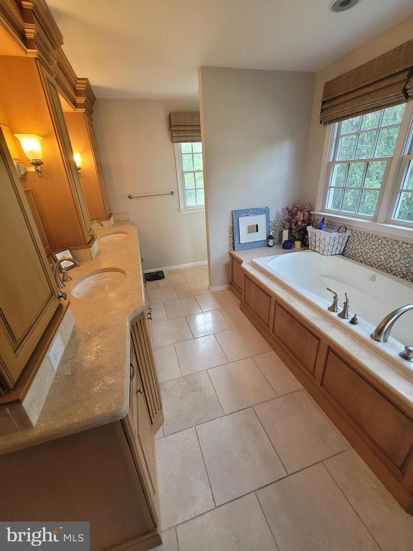 2424 Stanwick Road photo 38