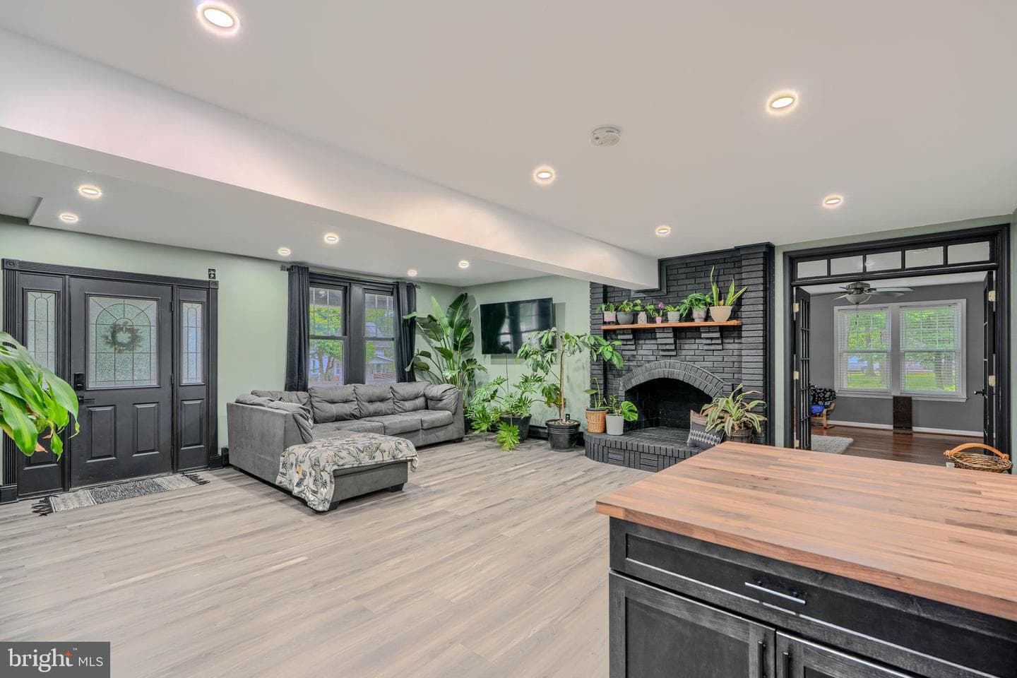 8011 Wood Avenue photo 12