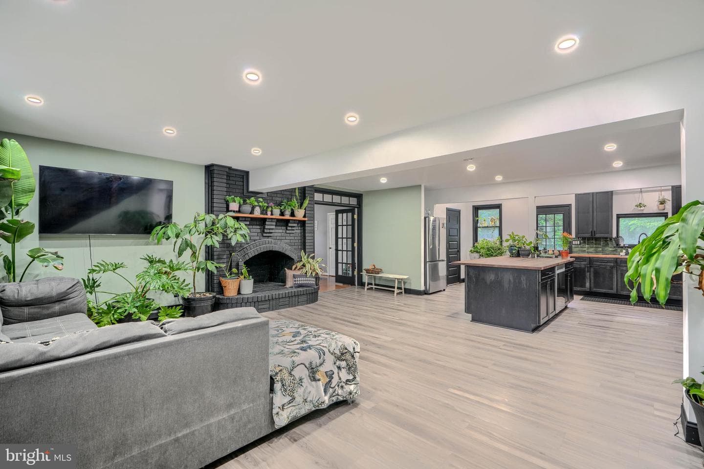 8011 Wood Avenue photo 8