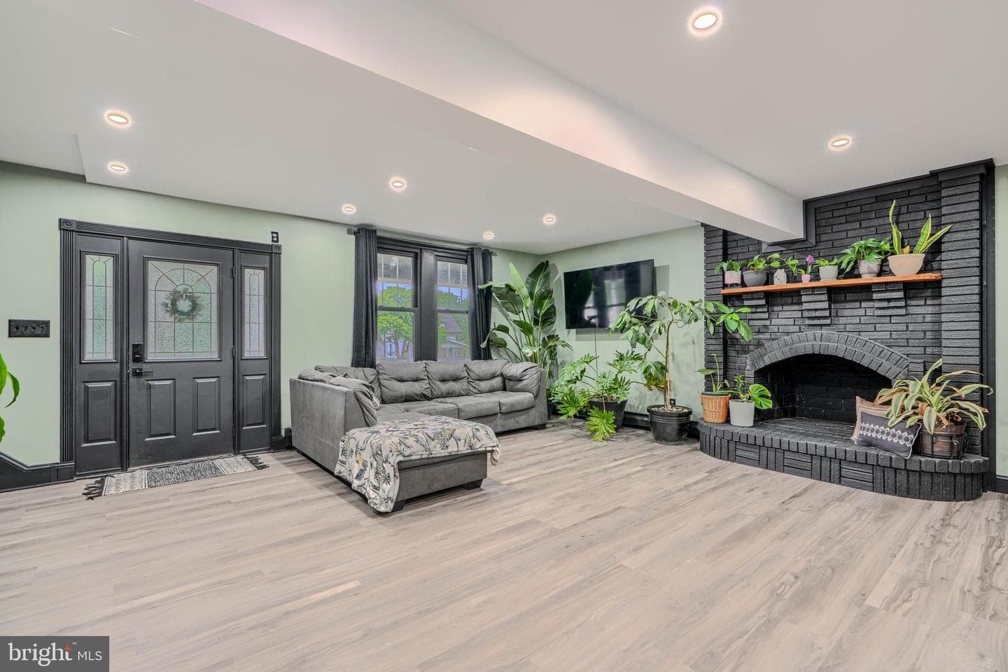 8011 Wood Avenue photo 9