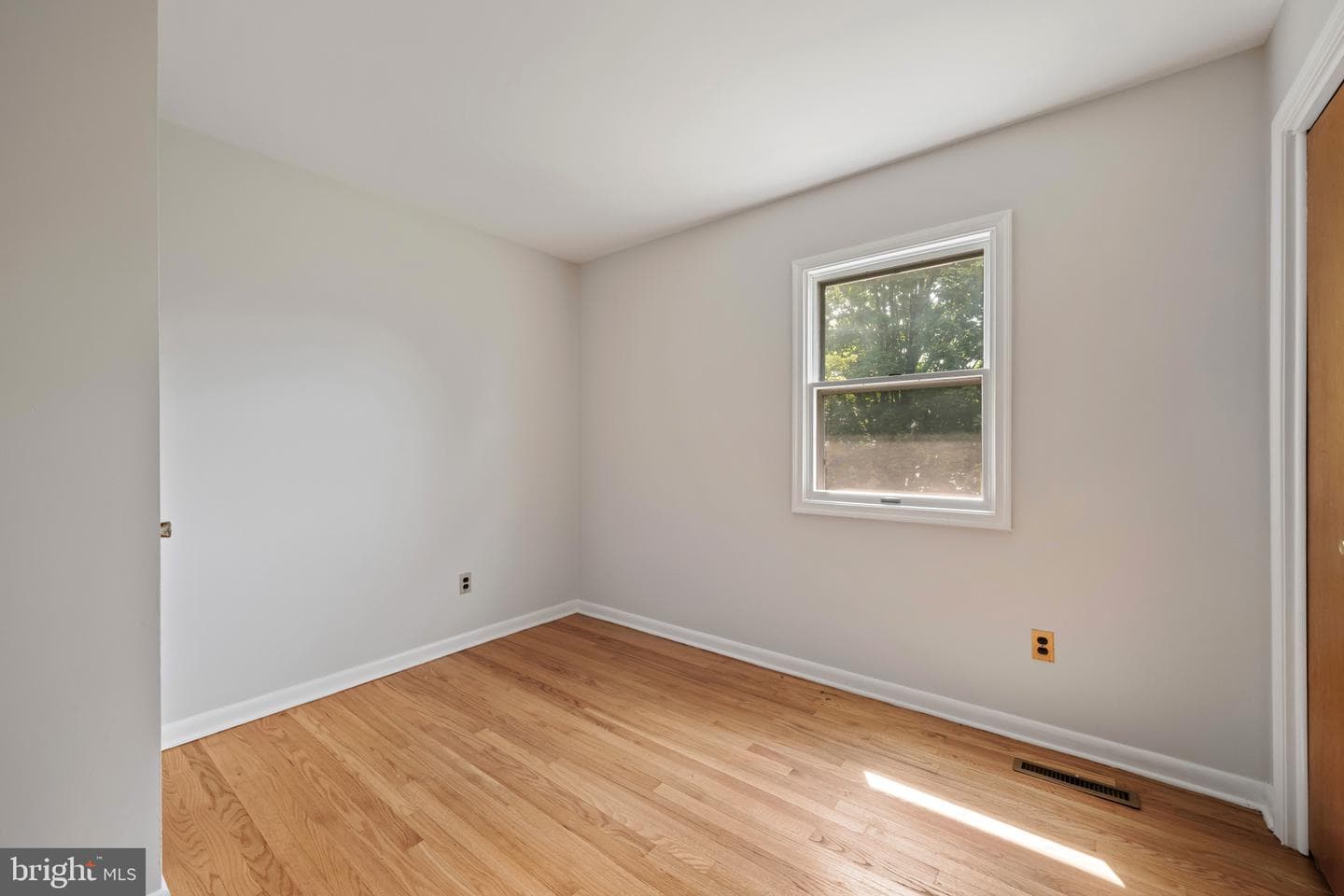 7 Amesbury Court photo 29