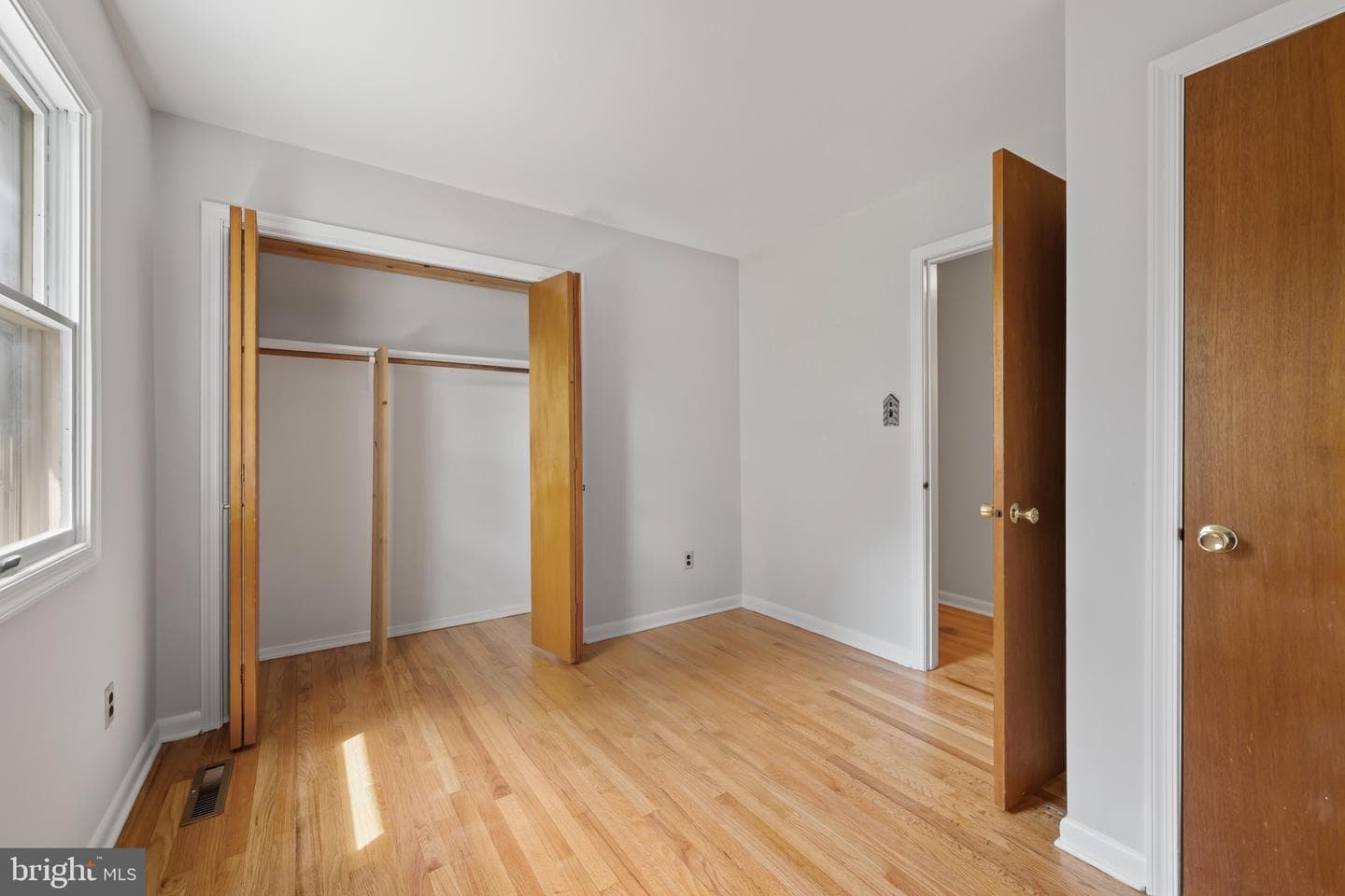 7 Amesbury Court photo 31