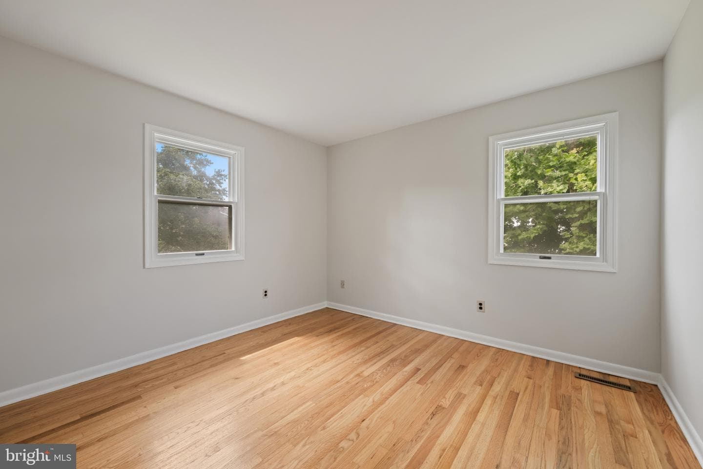 7 Amesbury Court photo 32
