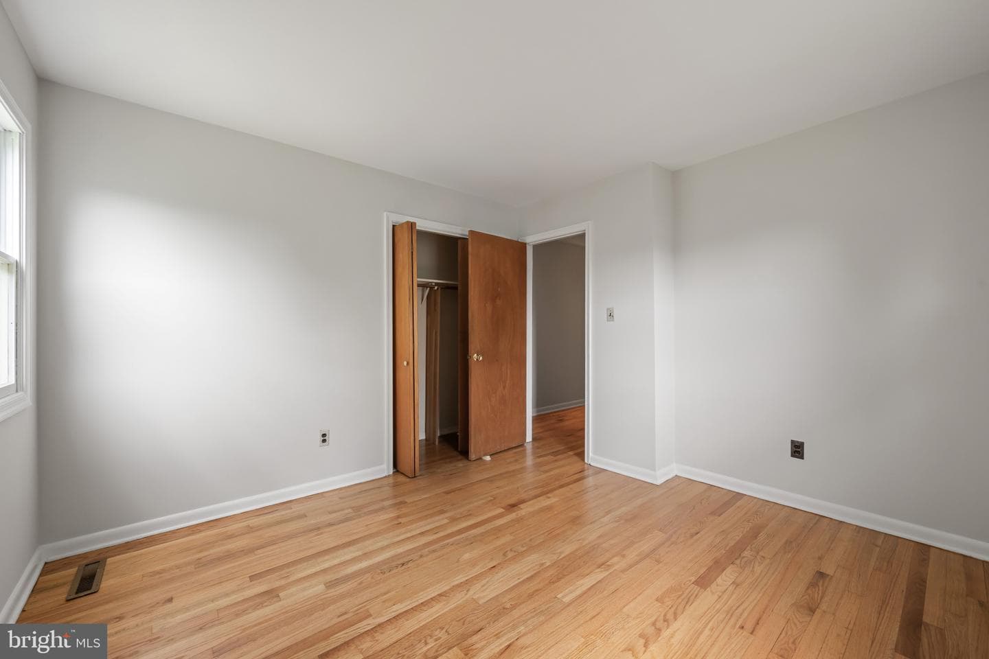 7 Amesbury Court photo 33