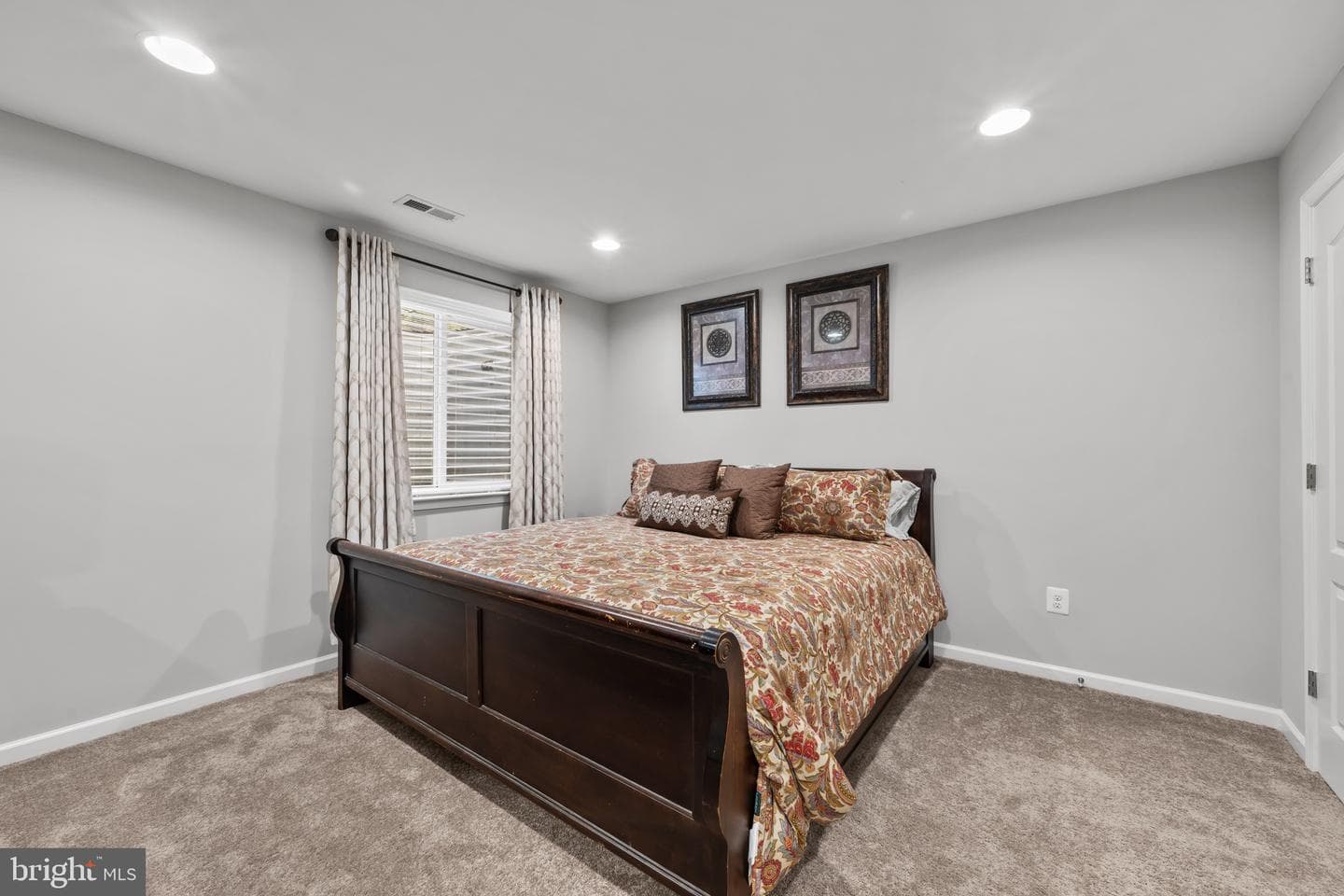 515 Whinstone Drive photo 28