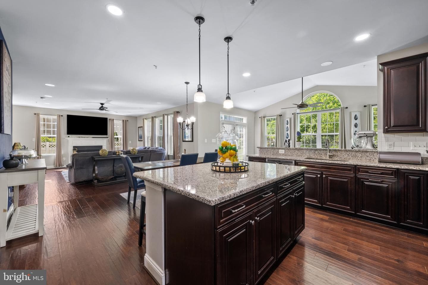 515 Whinstone Drive photo 8