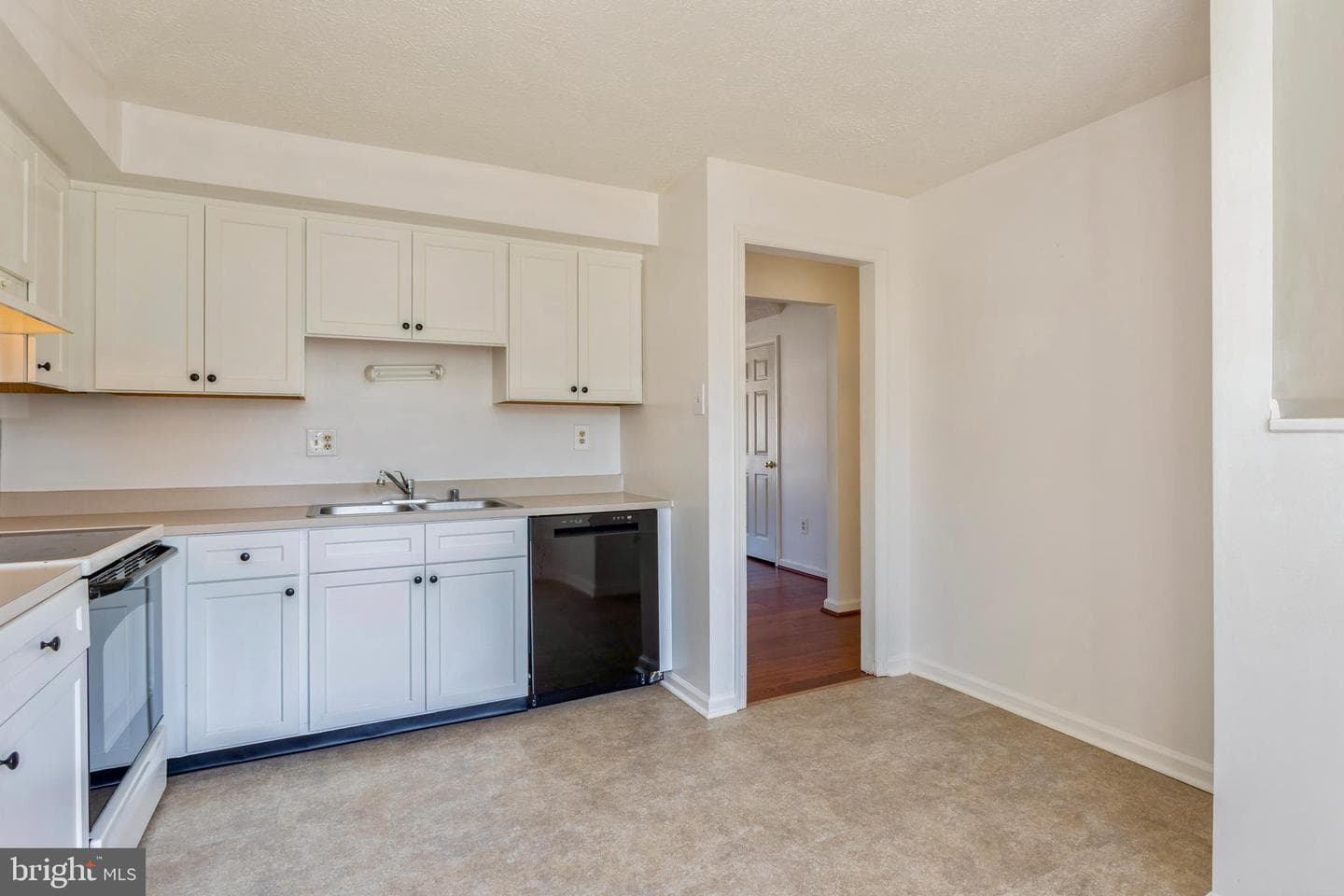 8 Tatler Place photo 16