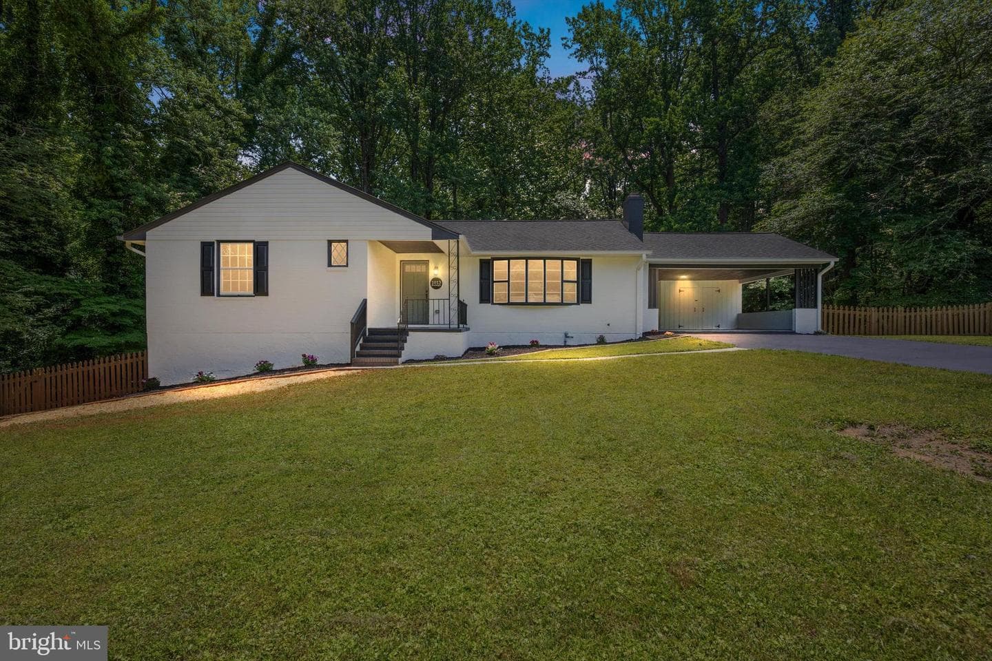 1013 Roxleigh Road photo 4