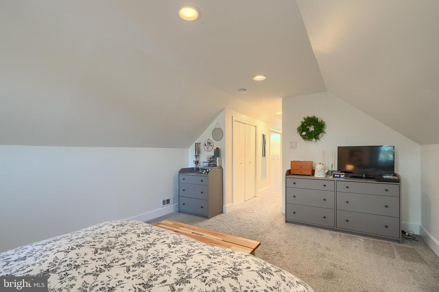 2509 Creighton Avenue photo 18