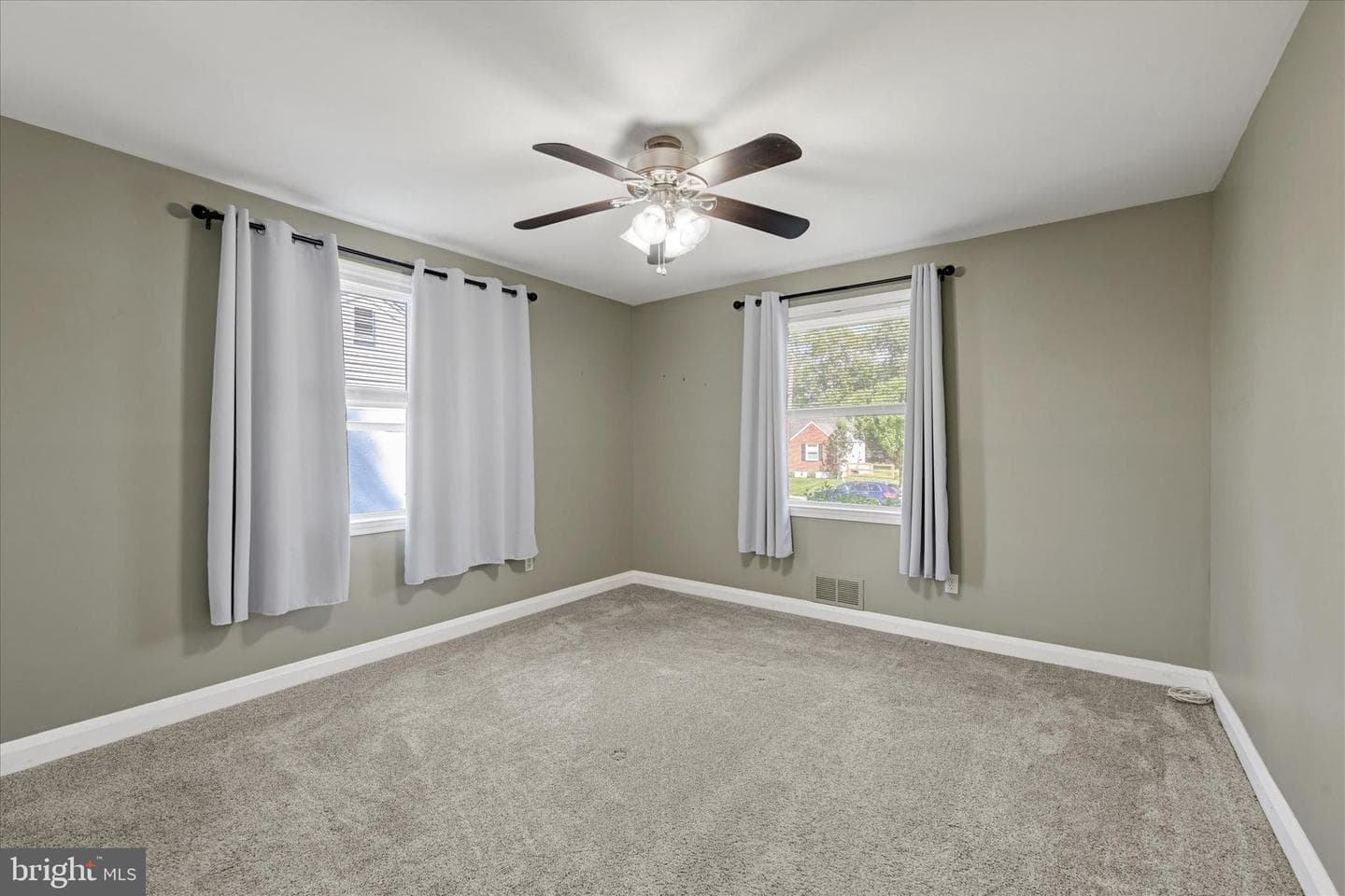 9106 Yvonne Avenue photo 18