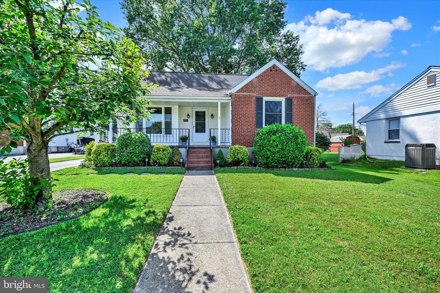 9106 Yvonne Avenue photo 2