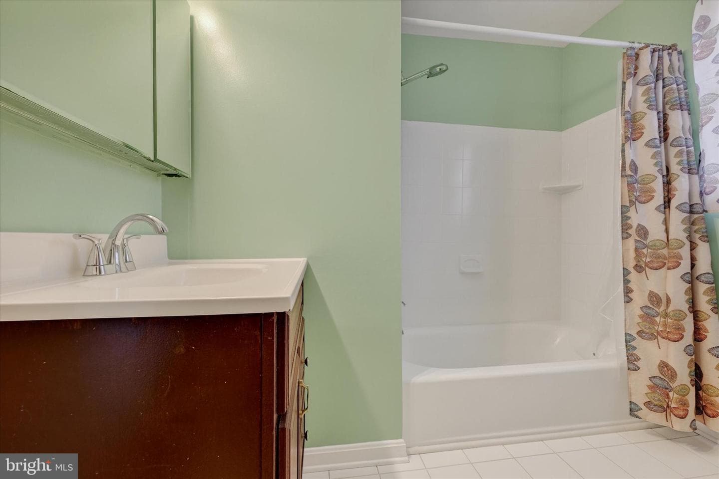9106 Yvonne Avenue photo 20