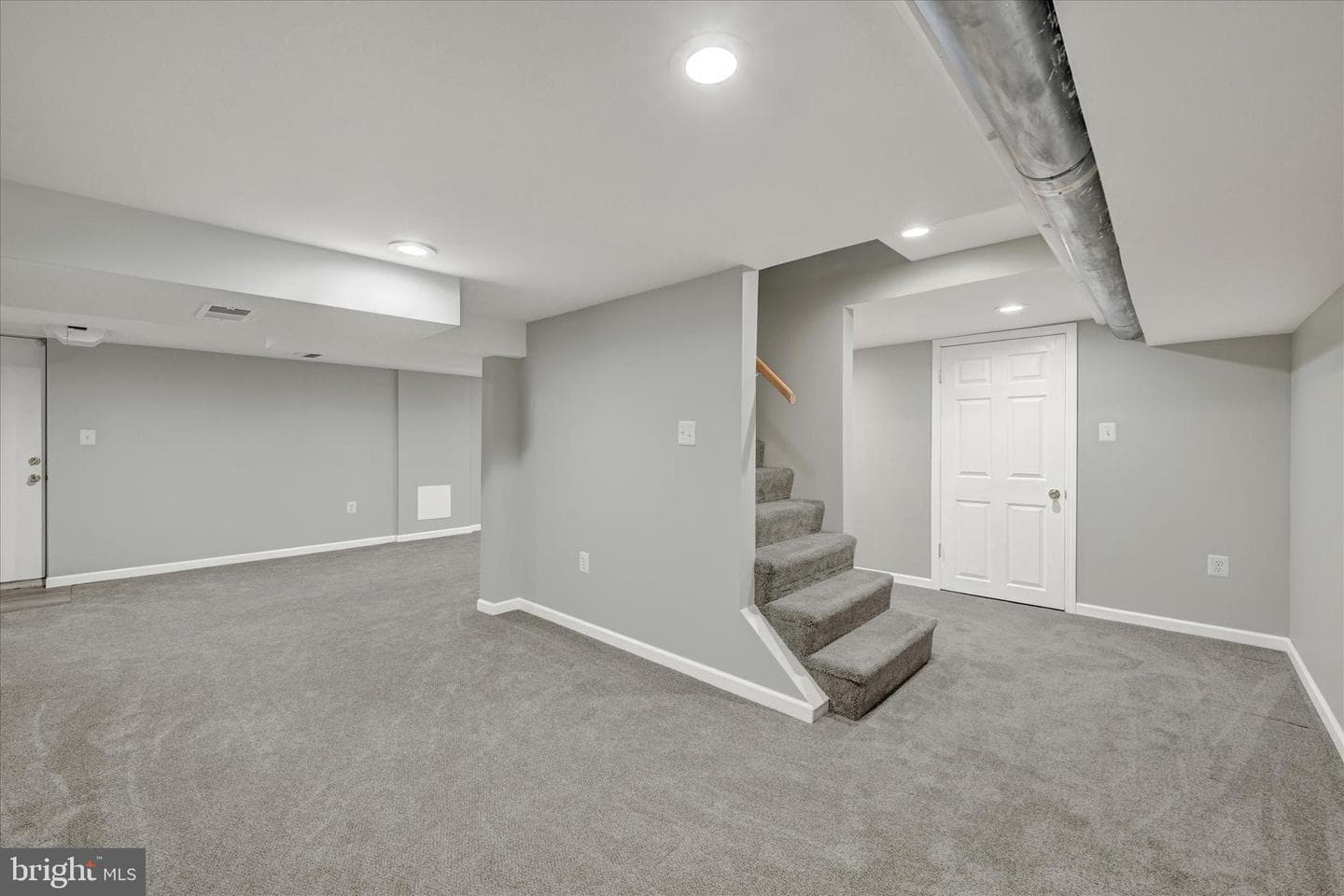 9106 Yvonne Avenue photo 27