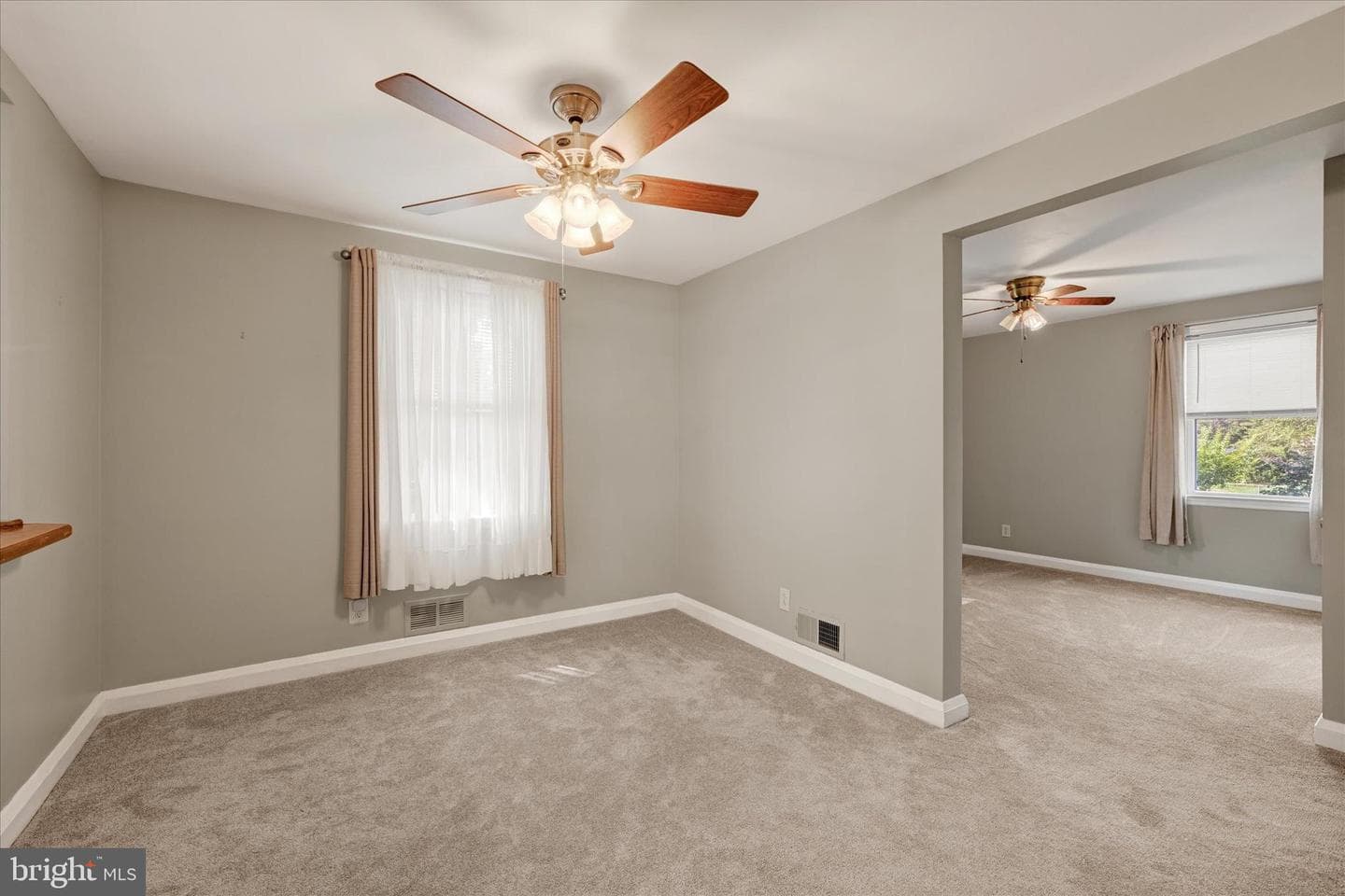 9106 Yvonne Avenue photo 8