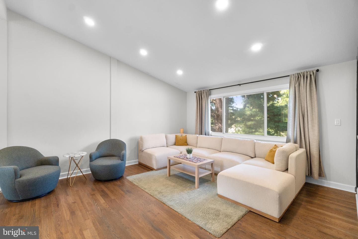 1 Babette Court photo 3