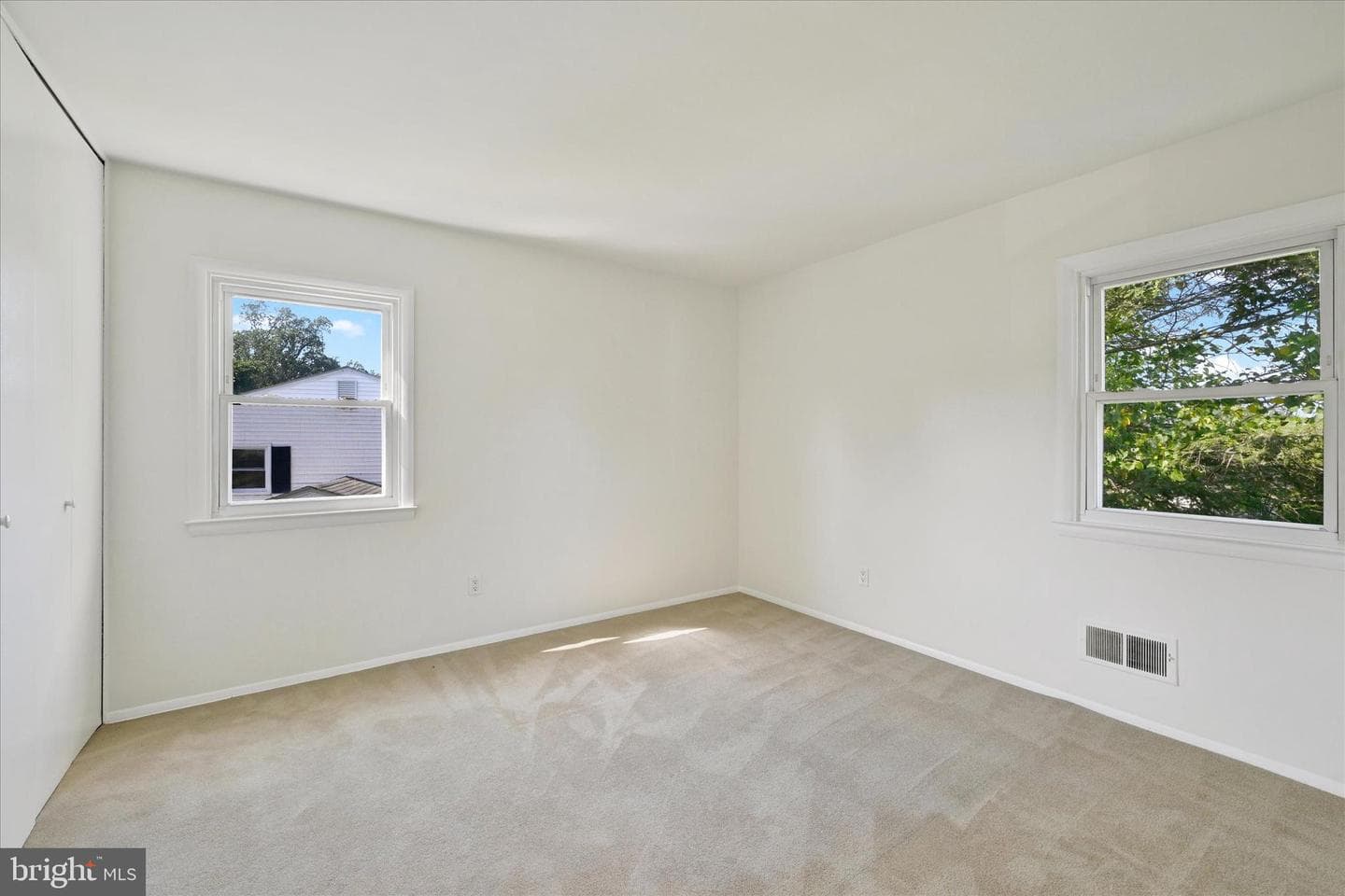 127 W Chestnut Hill Lane photo 21