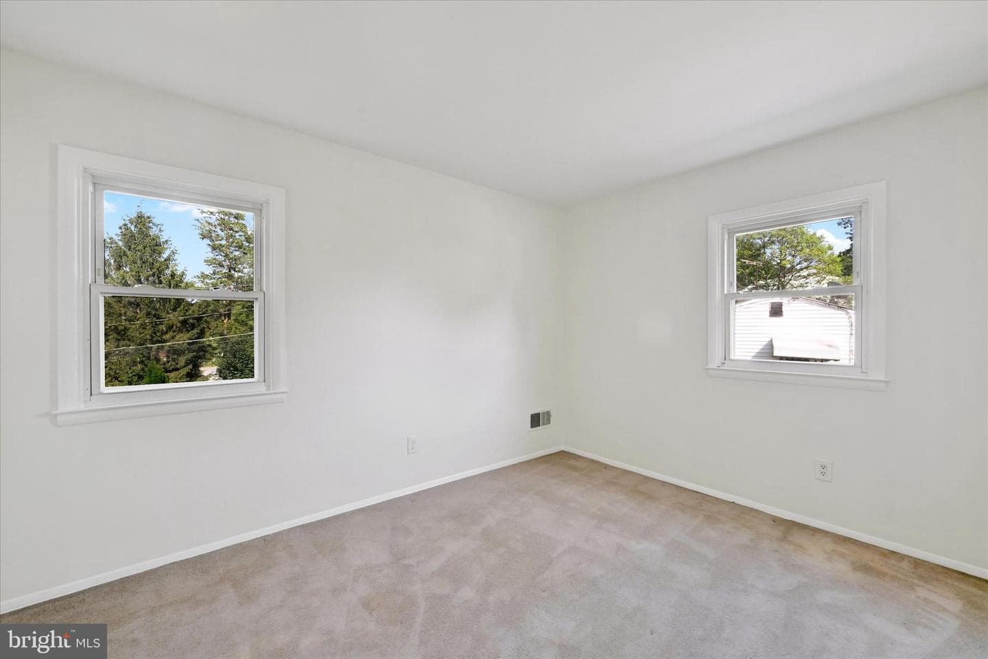 127 W Chestnut Hill Lane photo 23