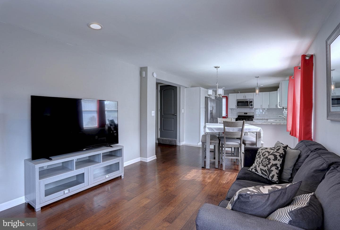 3320 Woodside photo 15