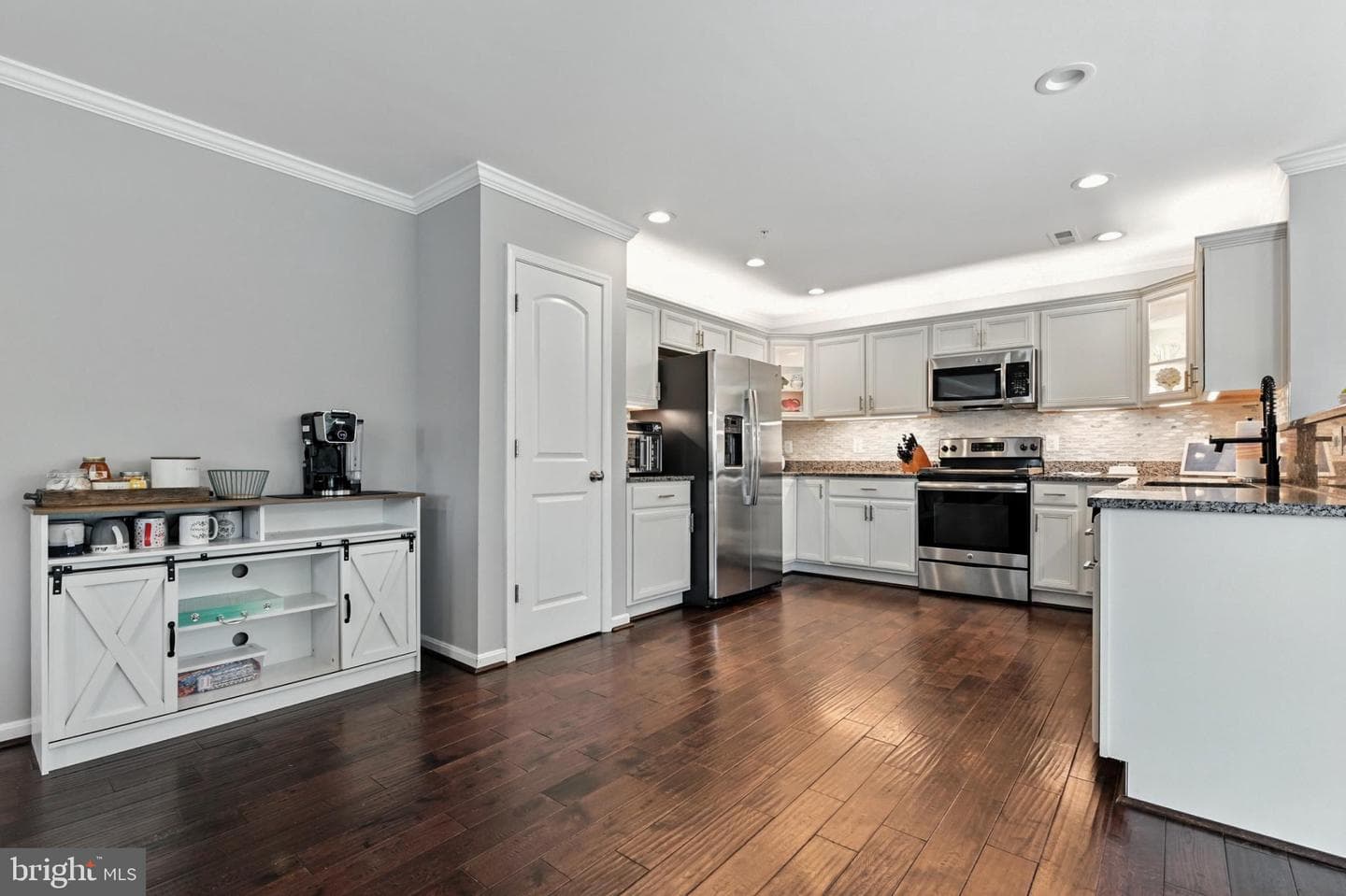 2308 Estate Avenue photo 9