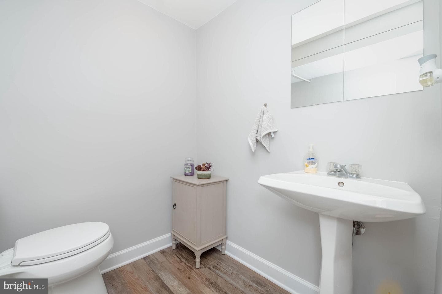 1525 Doxbury Road photo 28