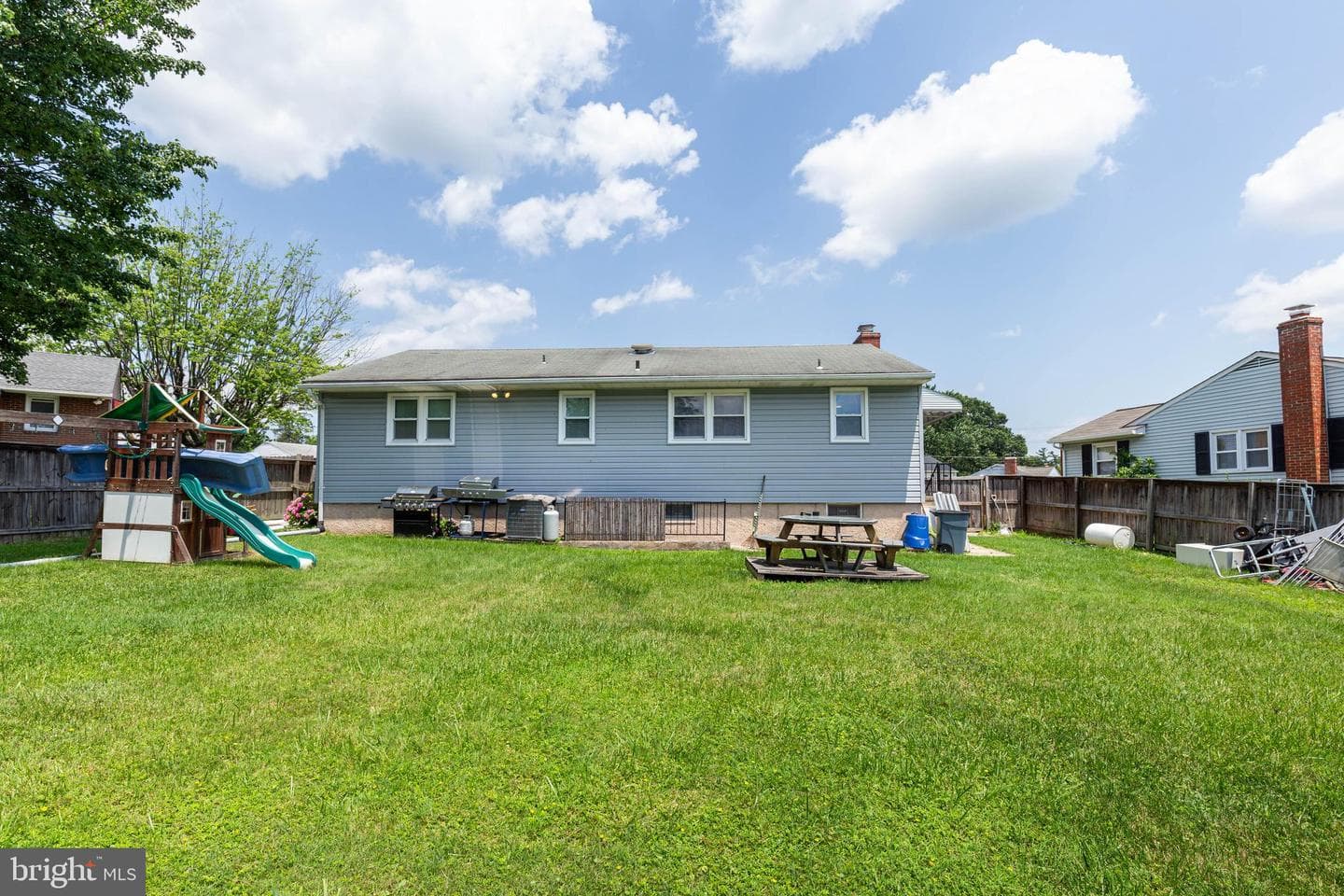 2403 Harwood photo 10