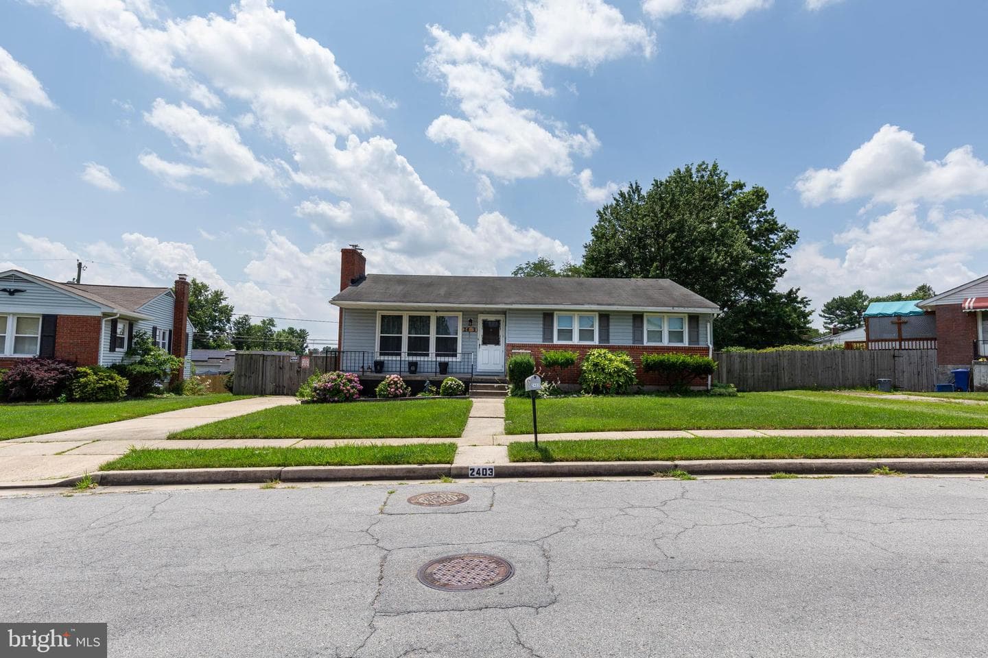 2403 Harwood photo 2