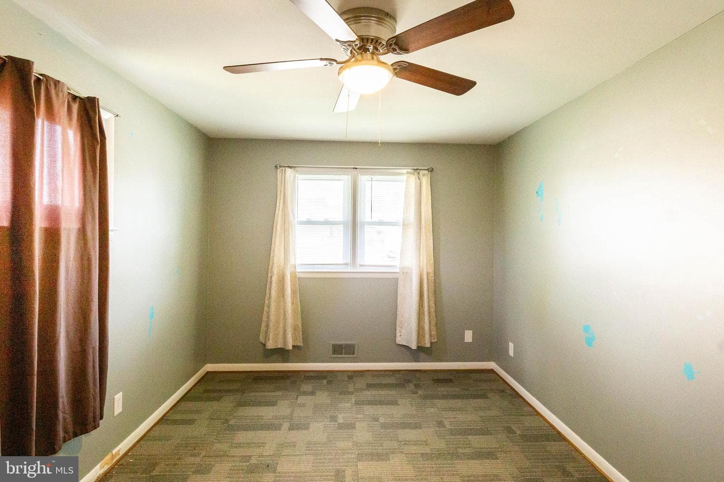 2403 Harwood photo 27