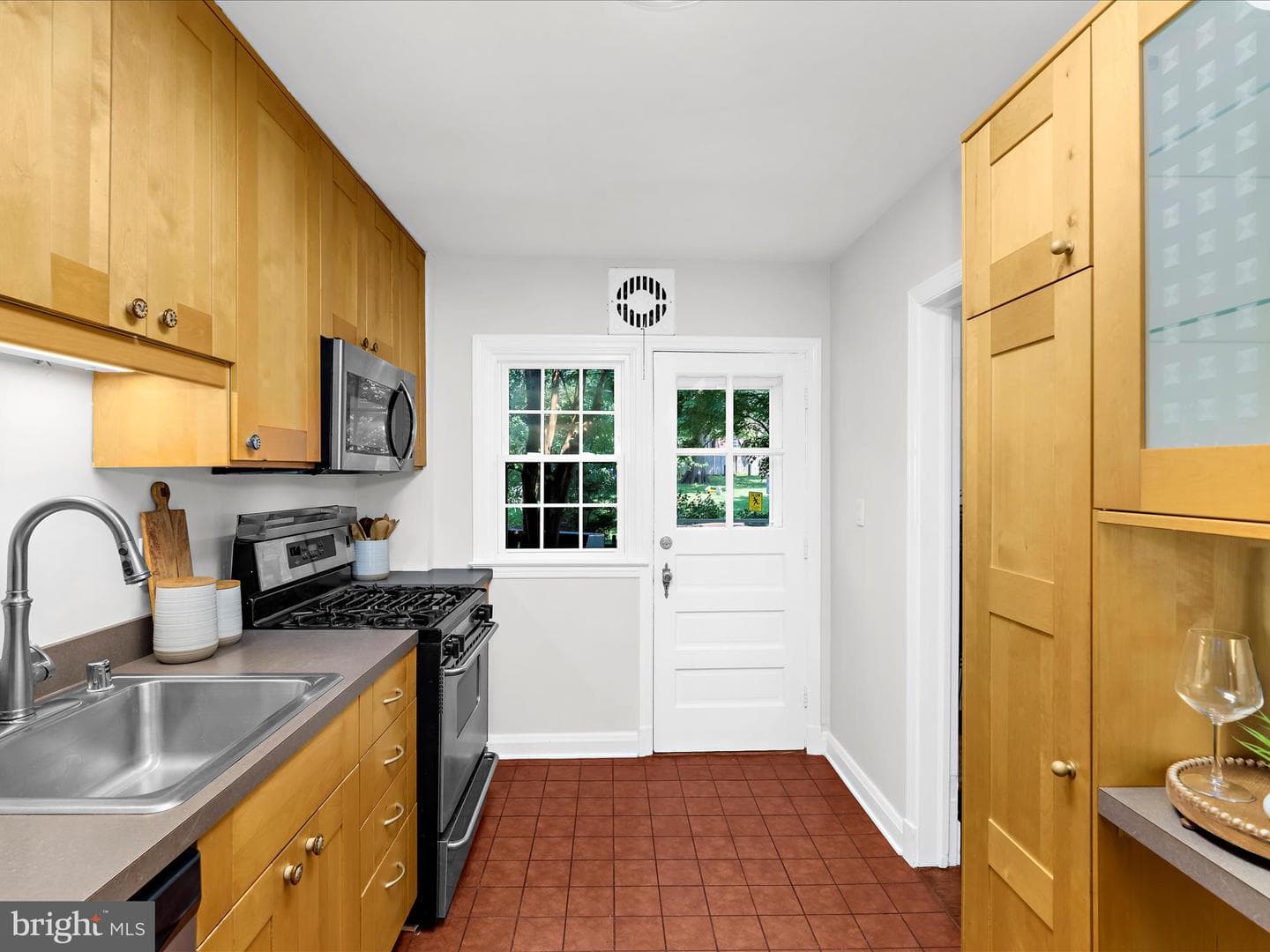 218 Blenheim Road photo 11