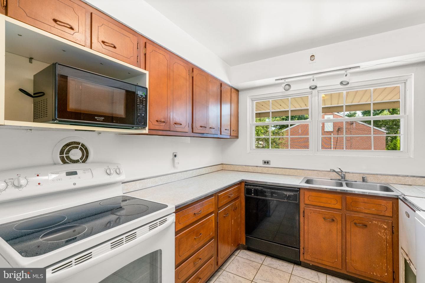 428 Montemar Avenue photo 9