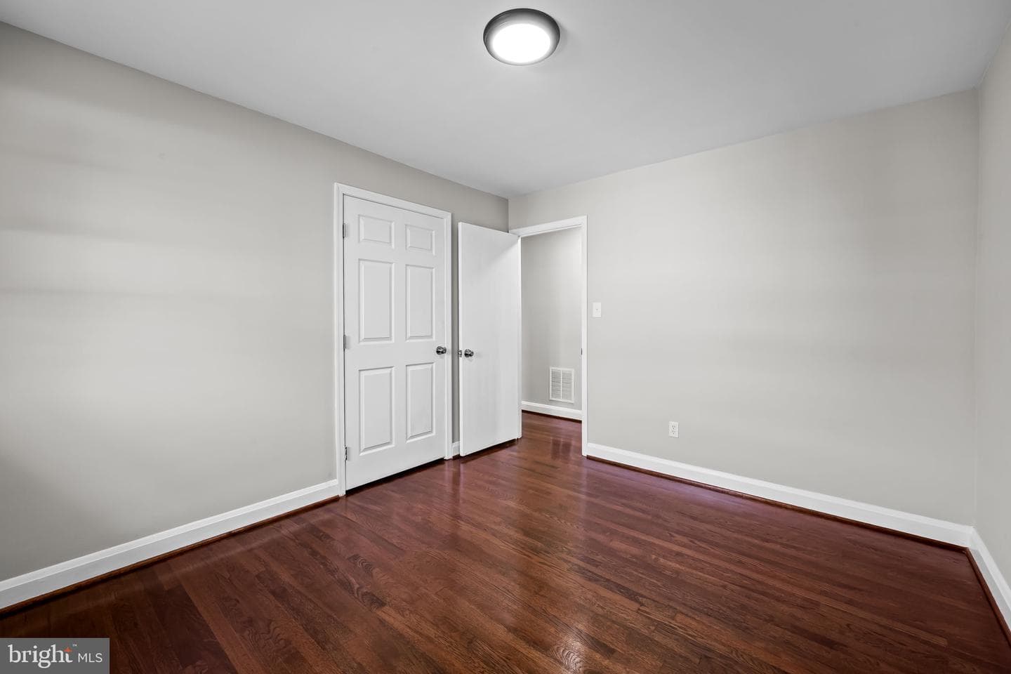 900 Essex Square photo 19
