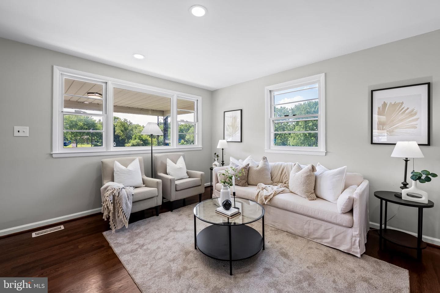 900 Essex Square photo 7