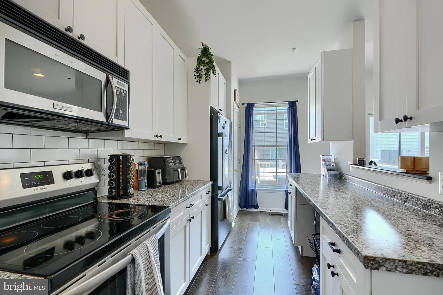 687 Seawave photo 28