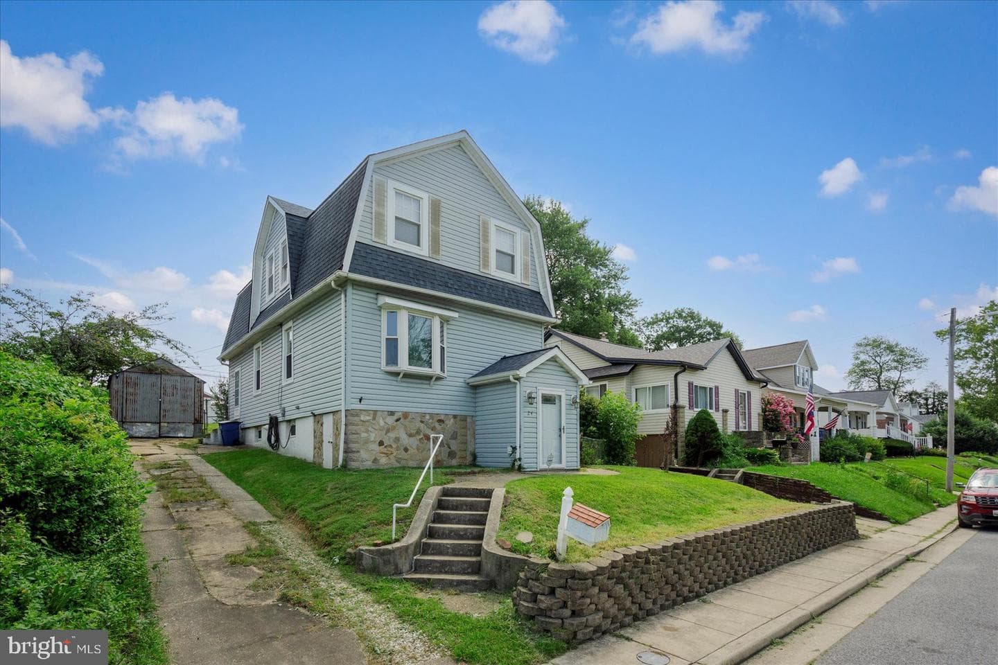 24 Henry Avenue photo 1