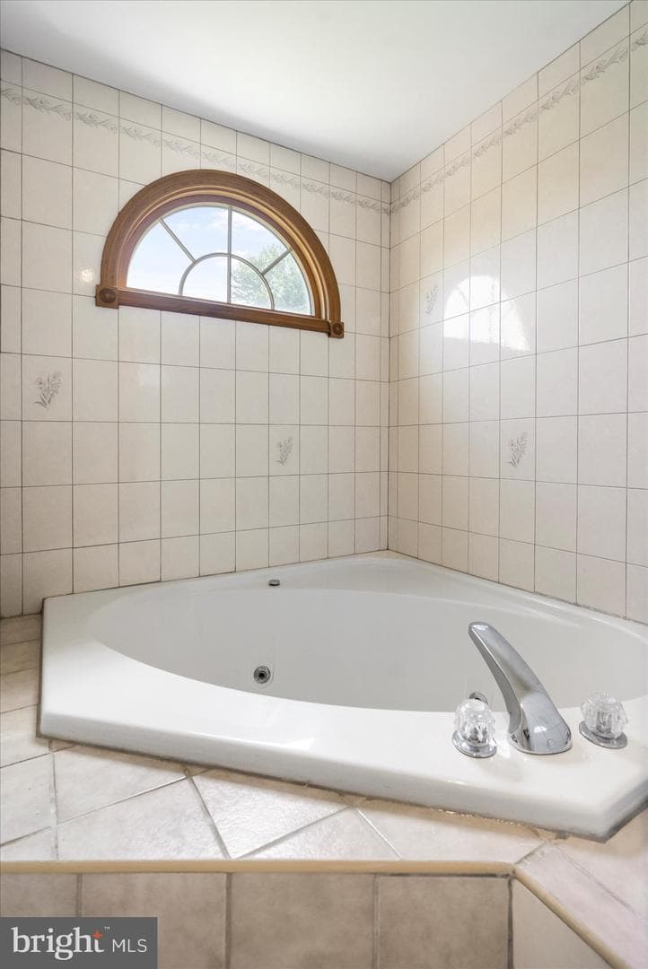 24 Henry Avenue photo 20