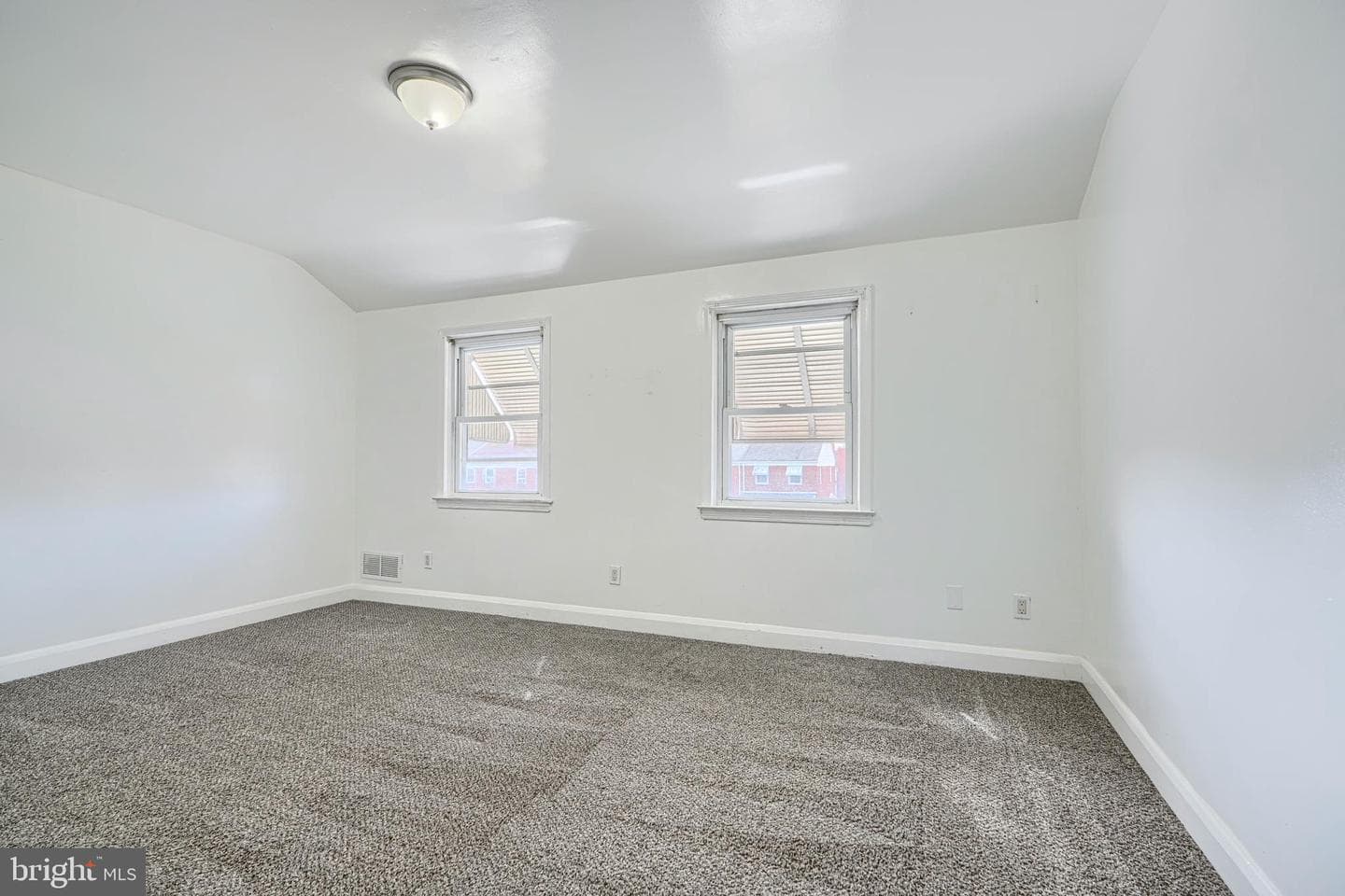 1020 Middlesex photo 14