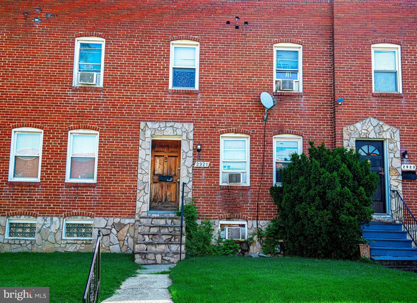 2921 Yorkway photo 1