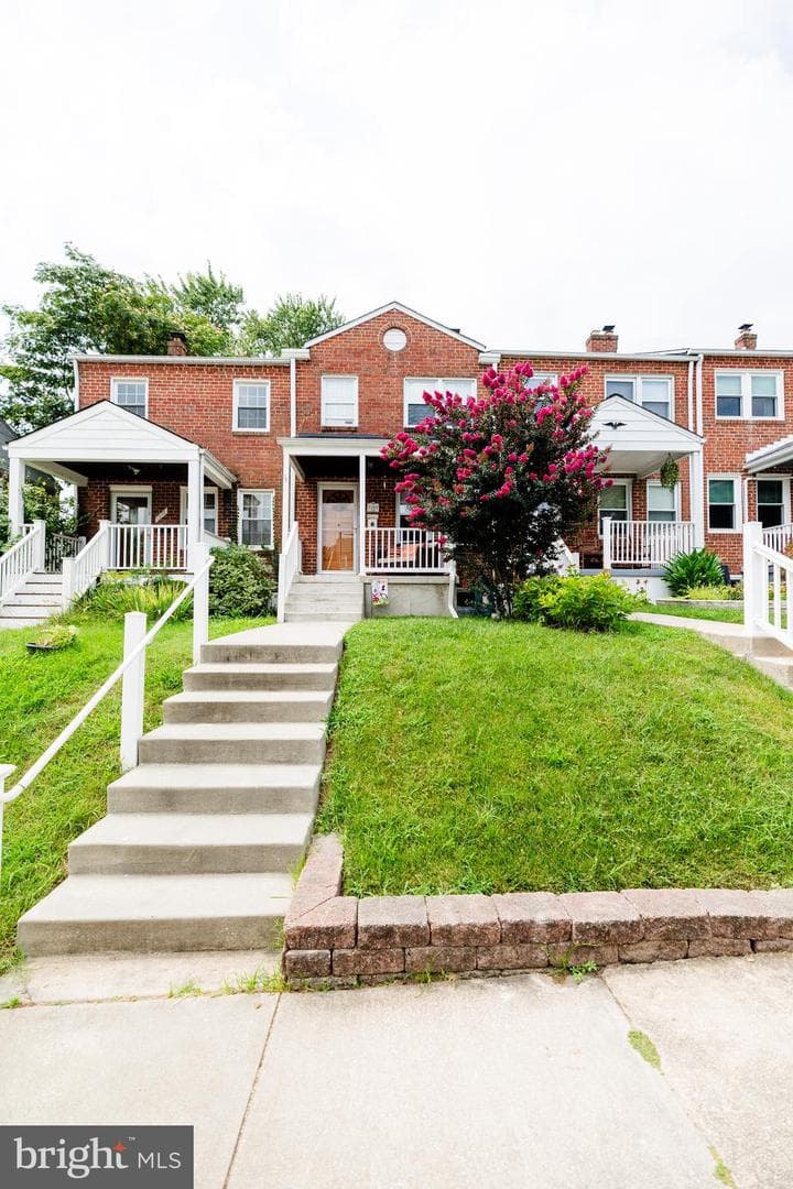 1083 Elm Road photo 1
