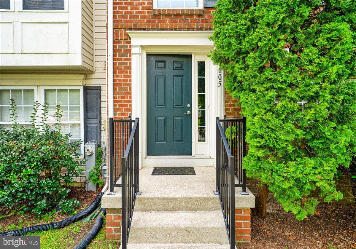 9605 Community Drive photo 3