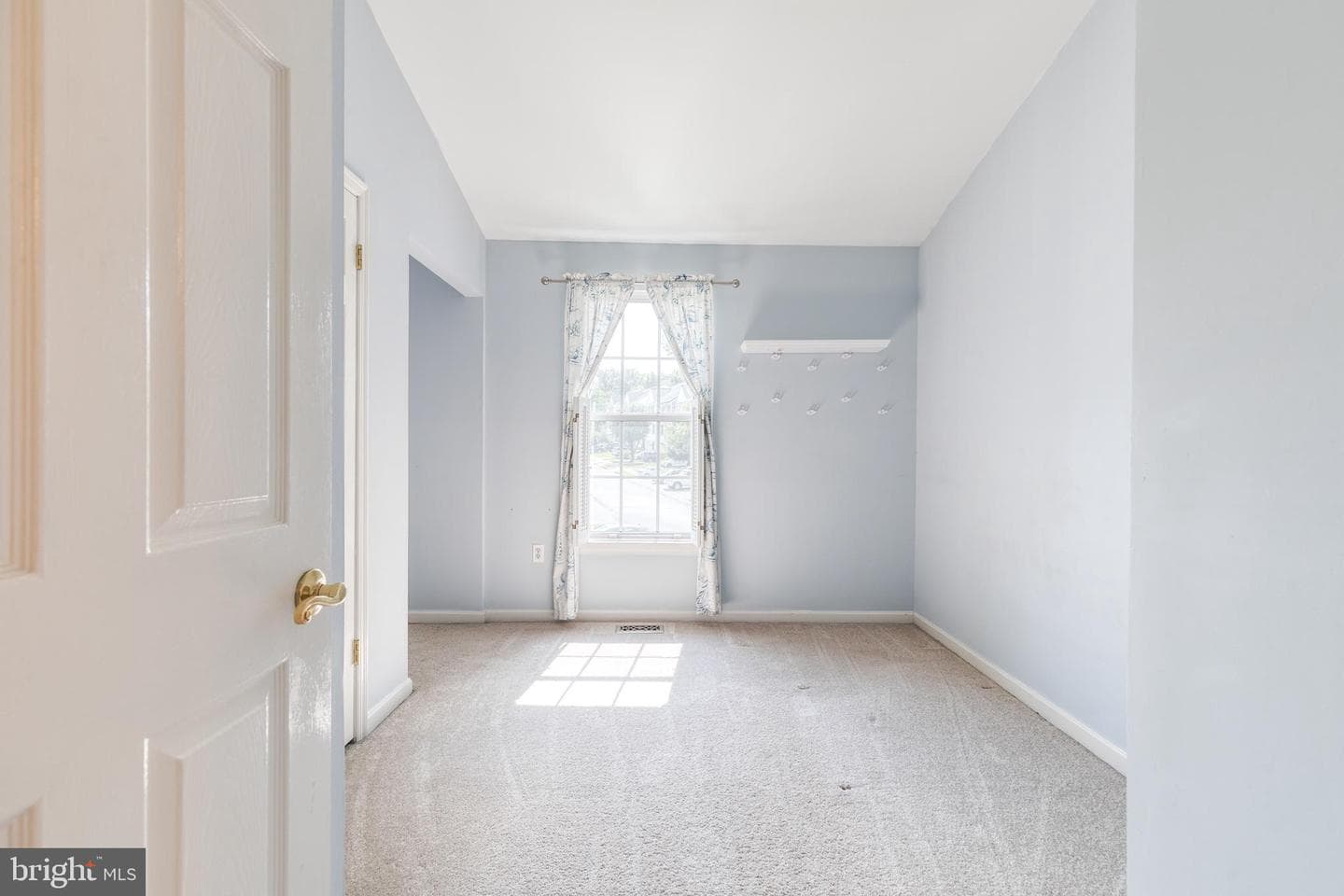 552 Westside Blvd photo 38